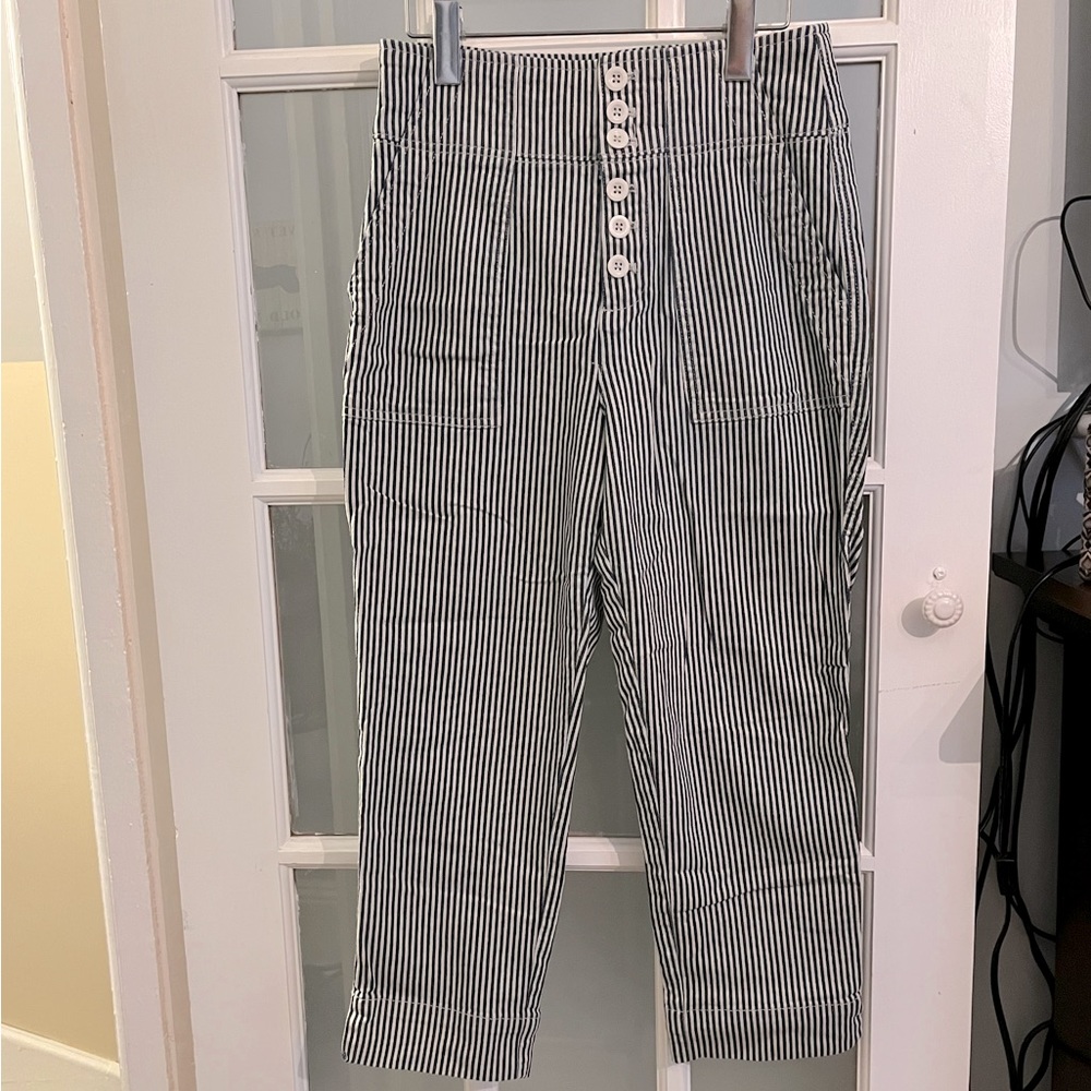 Gap high waist button front capris size 8.